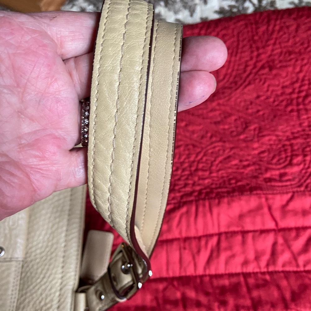 Coach pebbled leather shoulder bag EUC - Picture 10 of 11